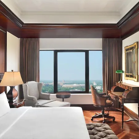 Le Meridien New Delhi Exterior photo Deluxe Room